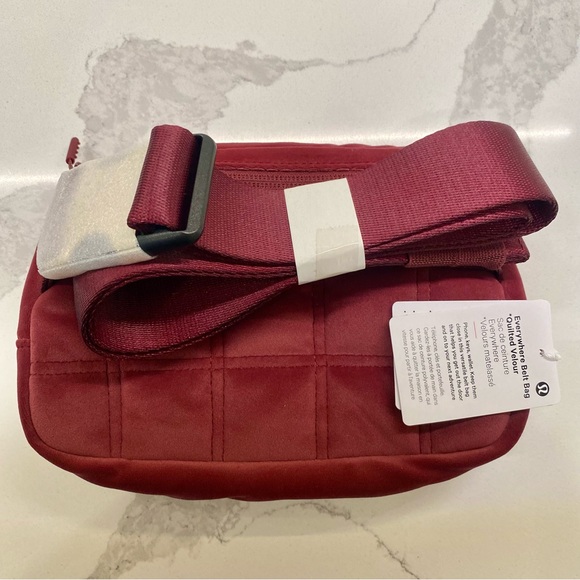 LULULEMON 1L QUILTED VELOUR BELT/CROSSBODY BAG IN WINE BERRY - Picture 7 of 10